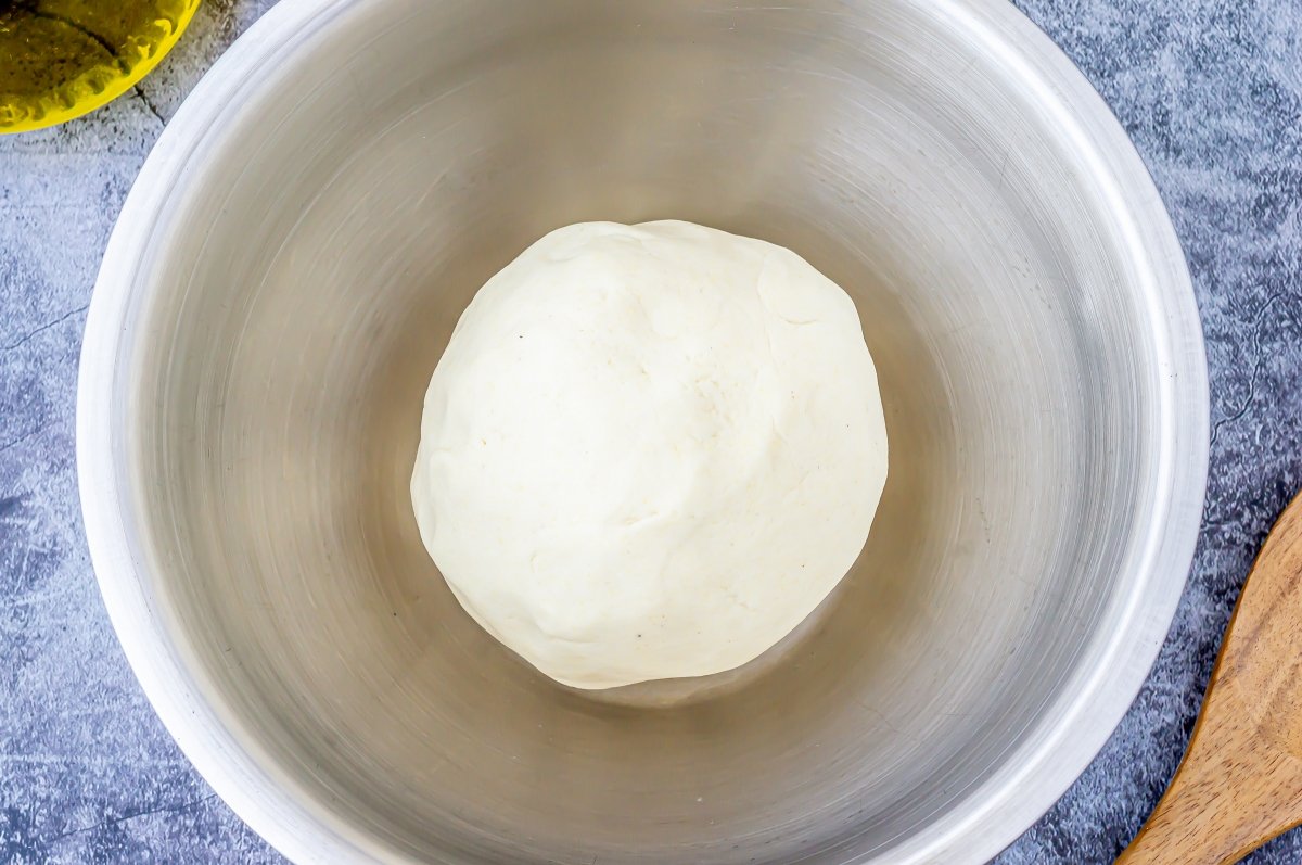 Amasar la masa de pizza sin gluten