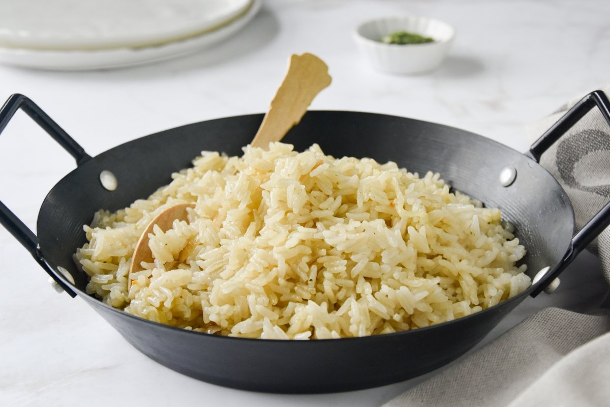 Arroz pilaf en sartén