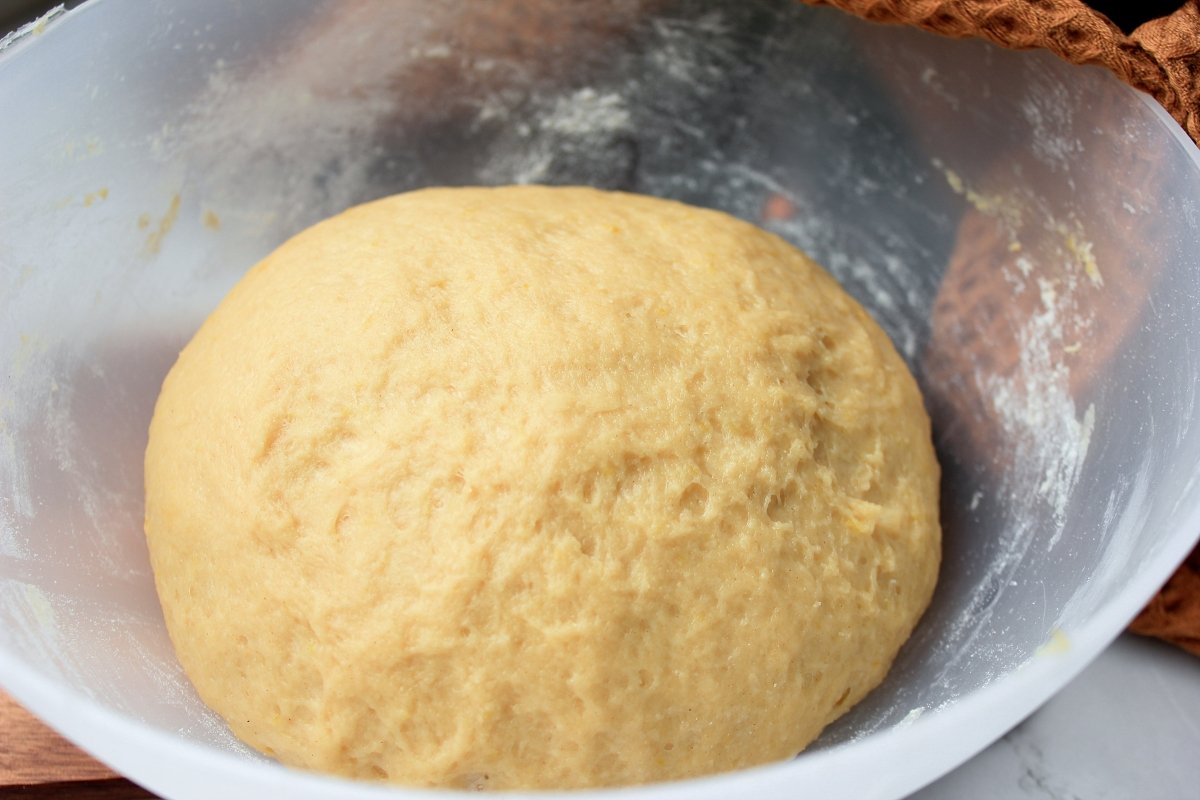 Aspecto de la masa de los calzones rotos una vez boleada