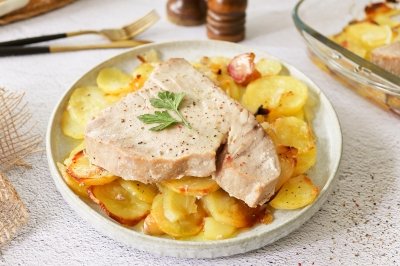 Atún al horno con patatas