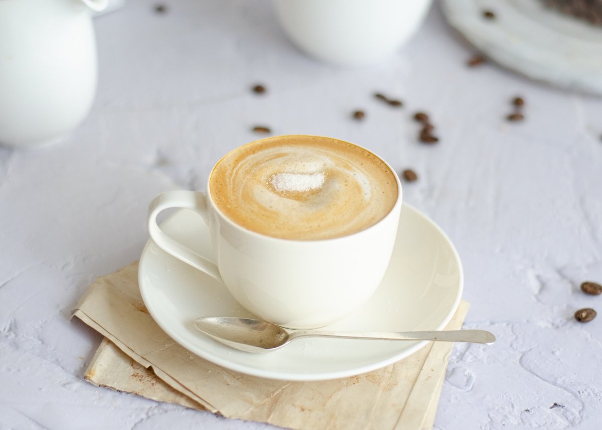 Café con leche con azúcar