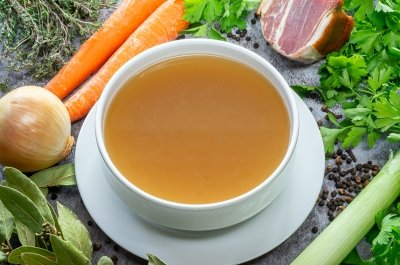 Caldo de jamón casero