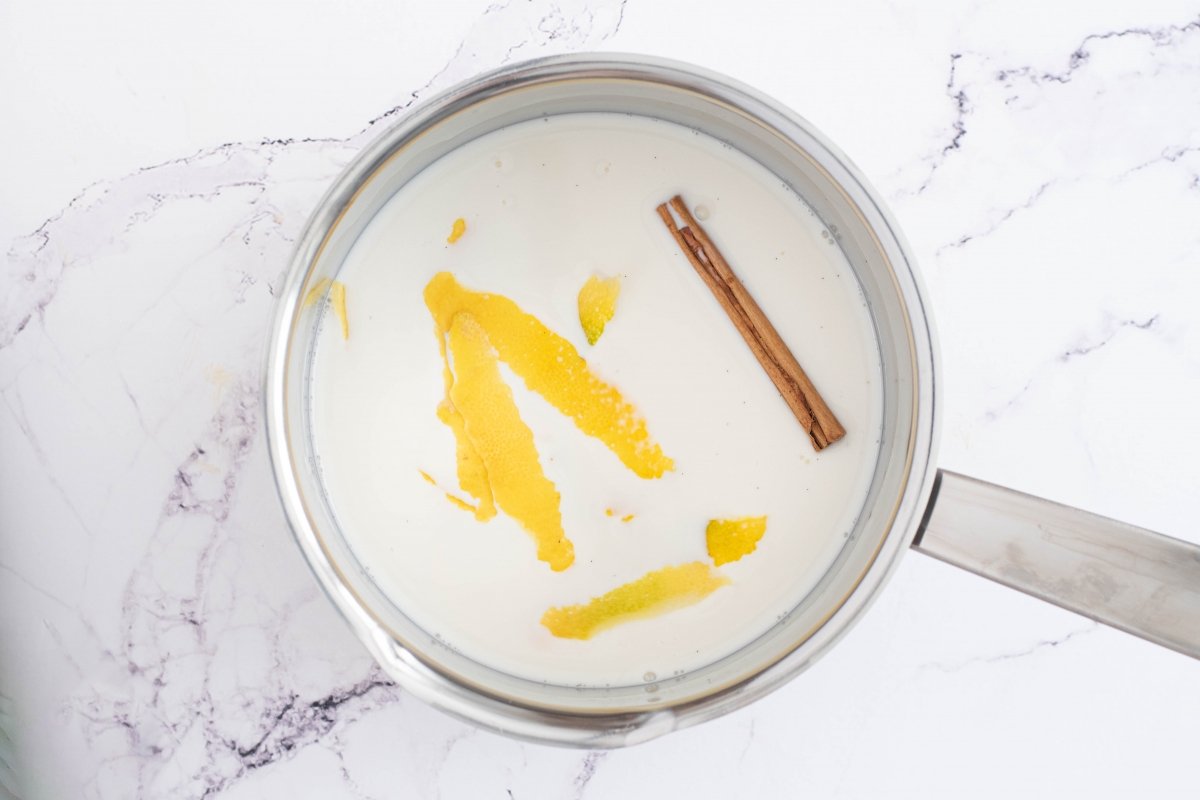 Calentamos la leche del pastel de leche arrugado