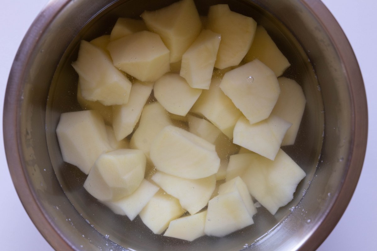 Chascar las patatas