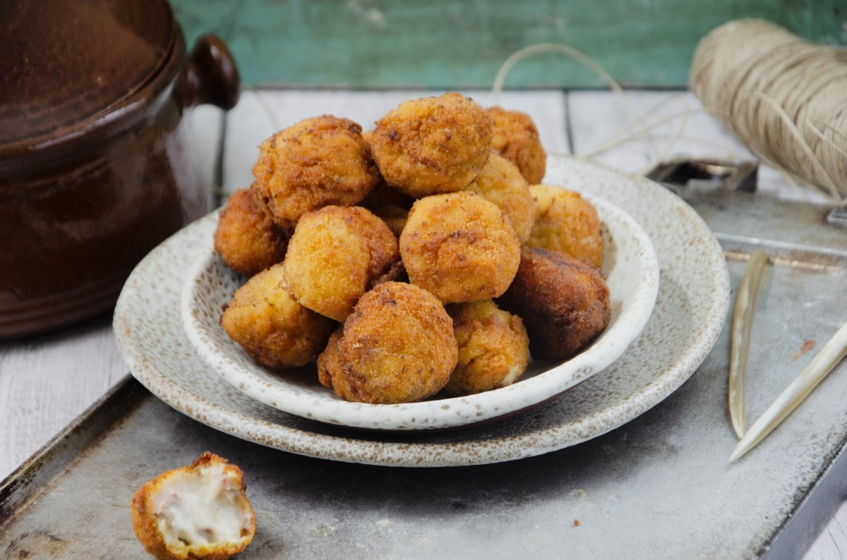 croquetas de cocido listas para degustar