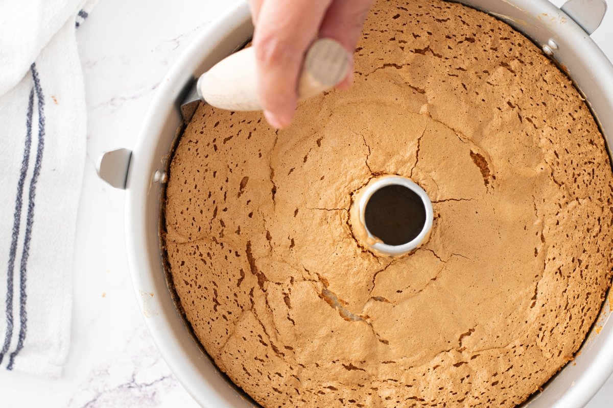 Despegamos las paredes del angel food cake