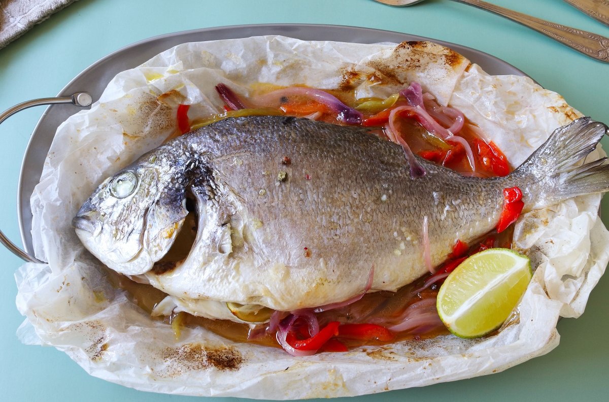 Dorada en papillote al horno con verduras