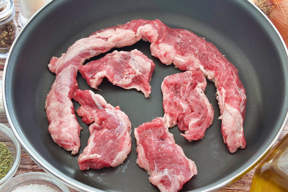El lagarto del lagarto de cerdo ibérico a la plancha en la plancha