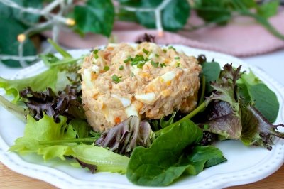 Ensalada de atún y huevo con mayonesa