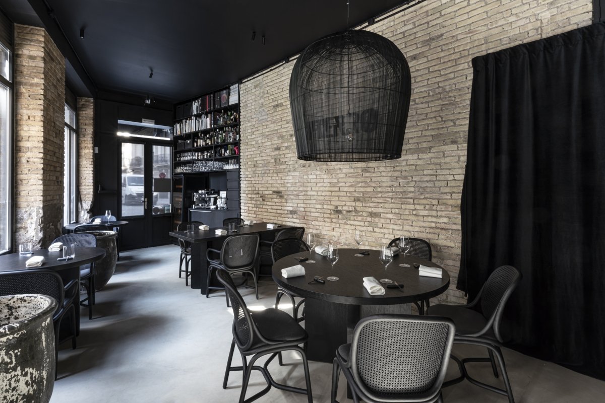 Espacio interior del restaurante Fierro en Valencia