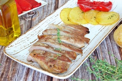 Secreto de cerdo con pimientos del piquillo