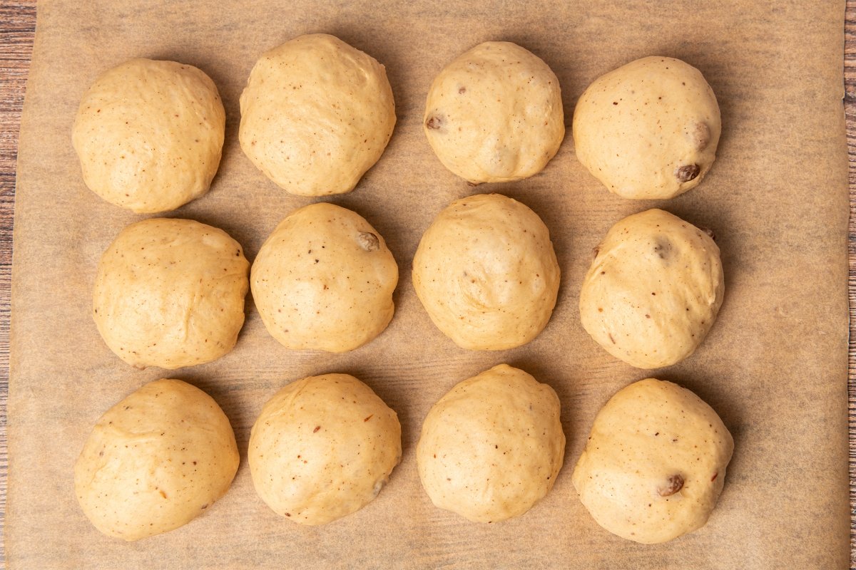 Hot cross buns antes del segundo levado