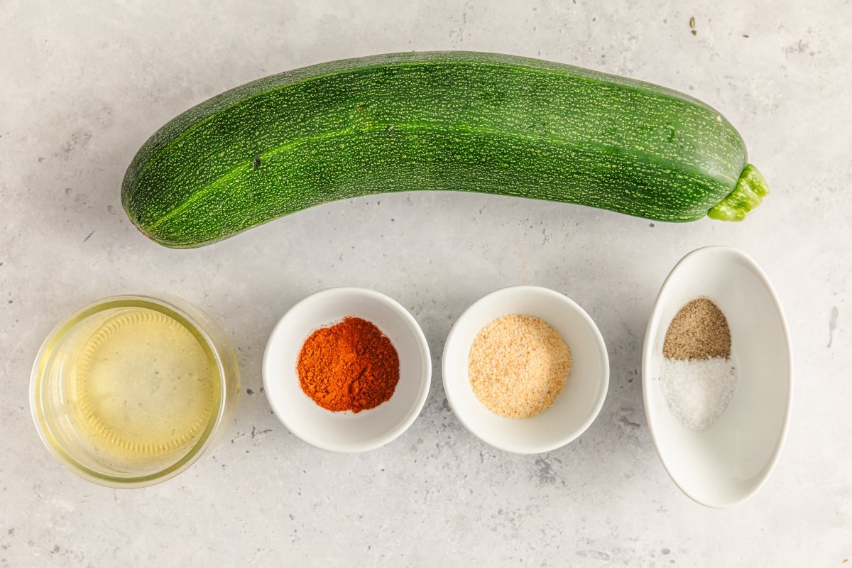 Ingredientes de los chips de calabacín en freidora de aire