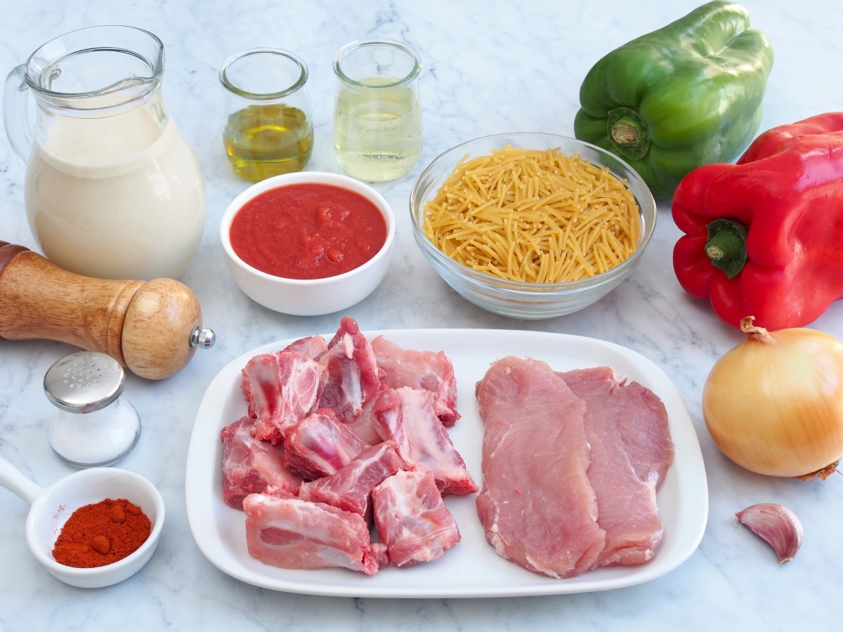 Ingredientes de los fideos a la cazuela