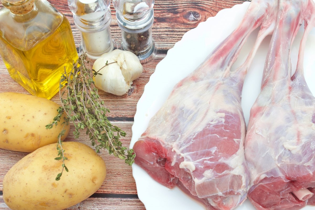 Ingredientes del cabrito al horno con patatas
