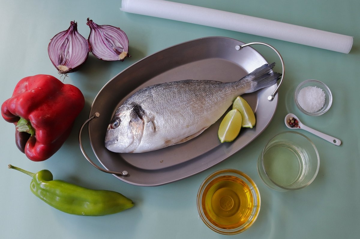 Ingredientes dorada en papillote al horno con verduras