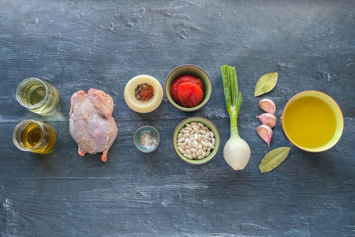 Ingredientes para elaborar alubias con perdiz