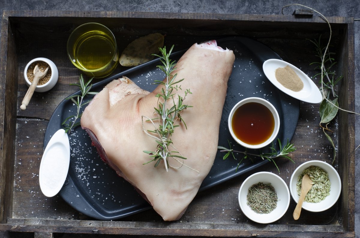Ingredientes para hacer paletilla de cerdo al horno
