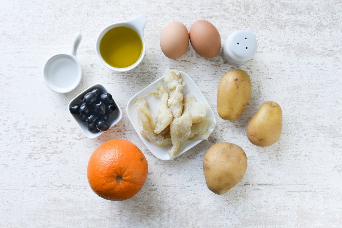 Ingredientes para preparar la ensalada malagueña