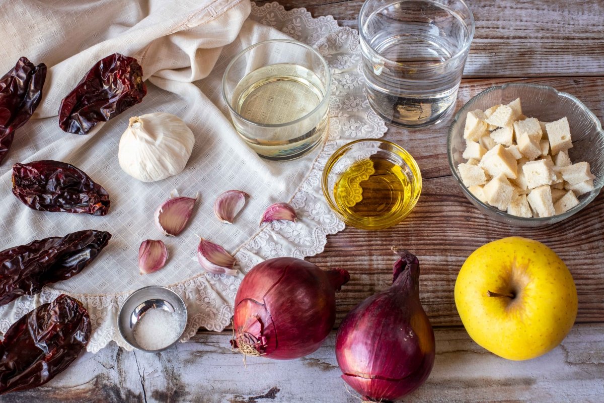 Ingredientes para preparar la salsa vizcaína