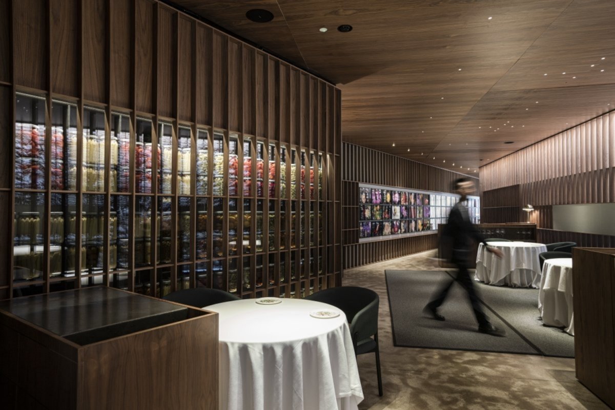 Interior del restaurante Ricard Camarena en Bombas Gens