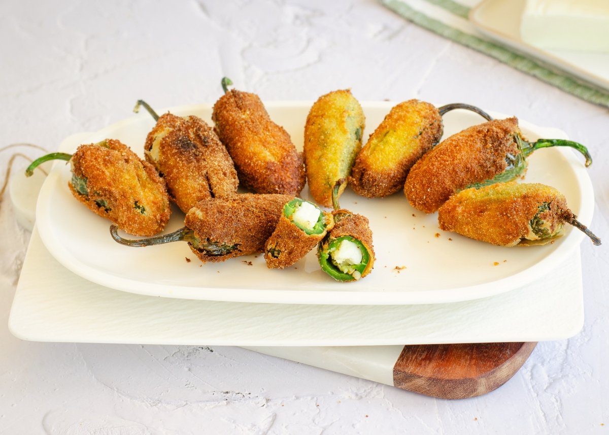 Jalapeños rellenos de queso