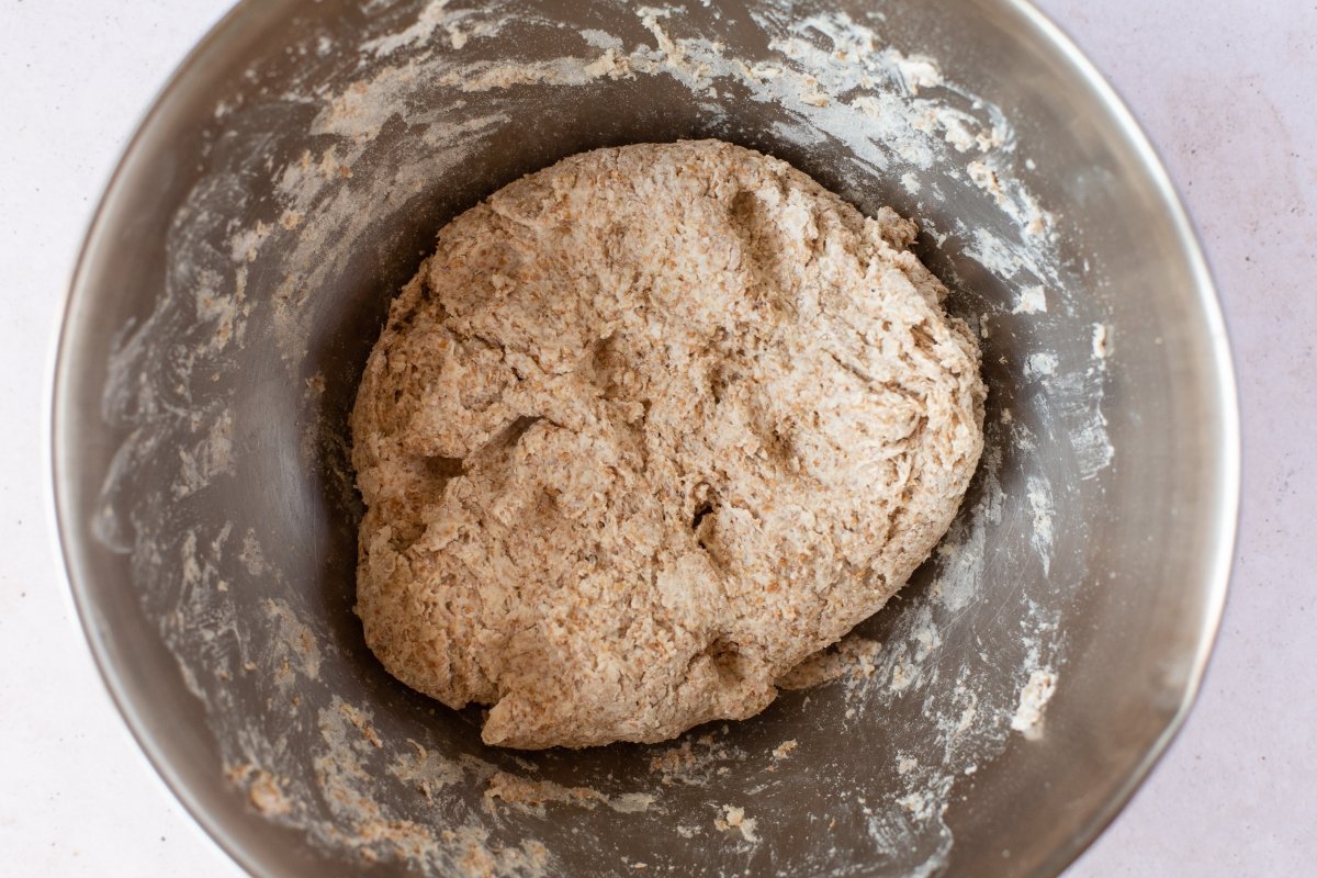 Mezclar todos los ingredientes hasta formar una masa