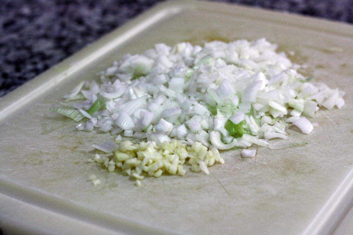 Picar ajo y cebolla