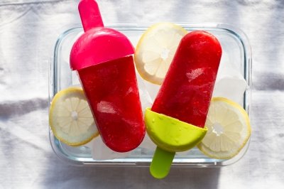 Polos de frambuesa y limón