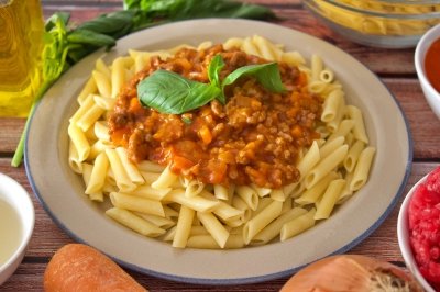 Macarrones a la boloñesa con carne picada