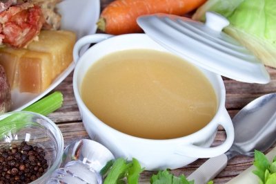 Caldo de cocido casero
