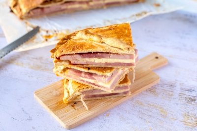 Empanada de jamón y queso