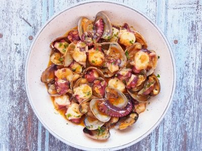 Pulpo con almejas