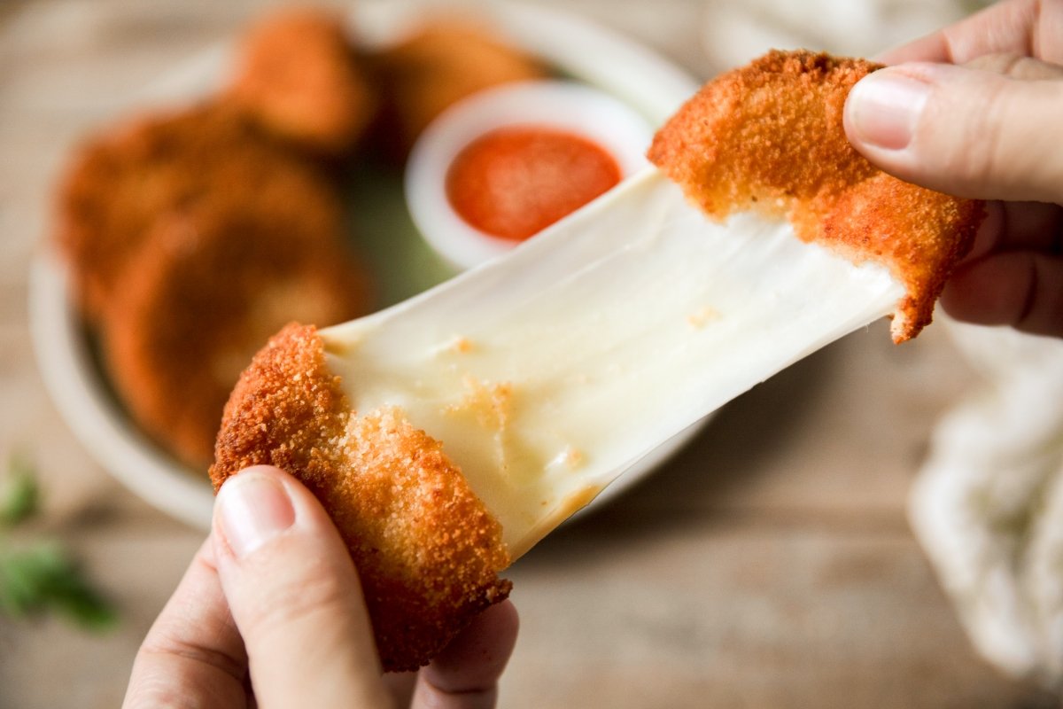 Queso scamorza empanado por dentro