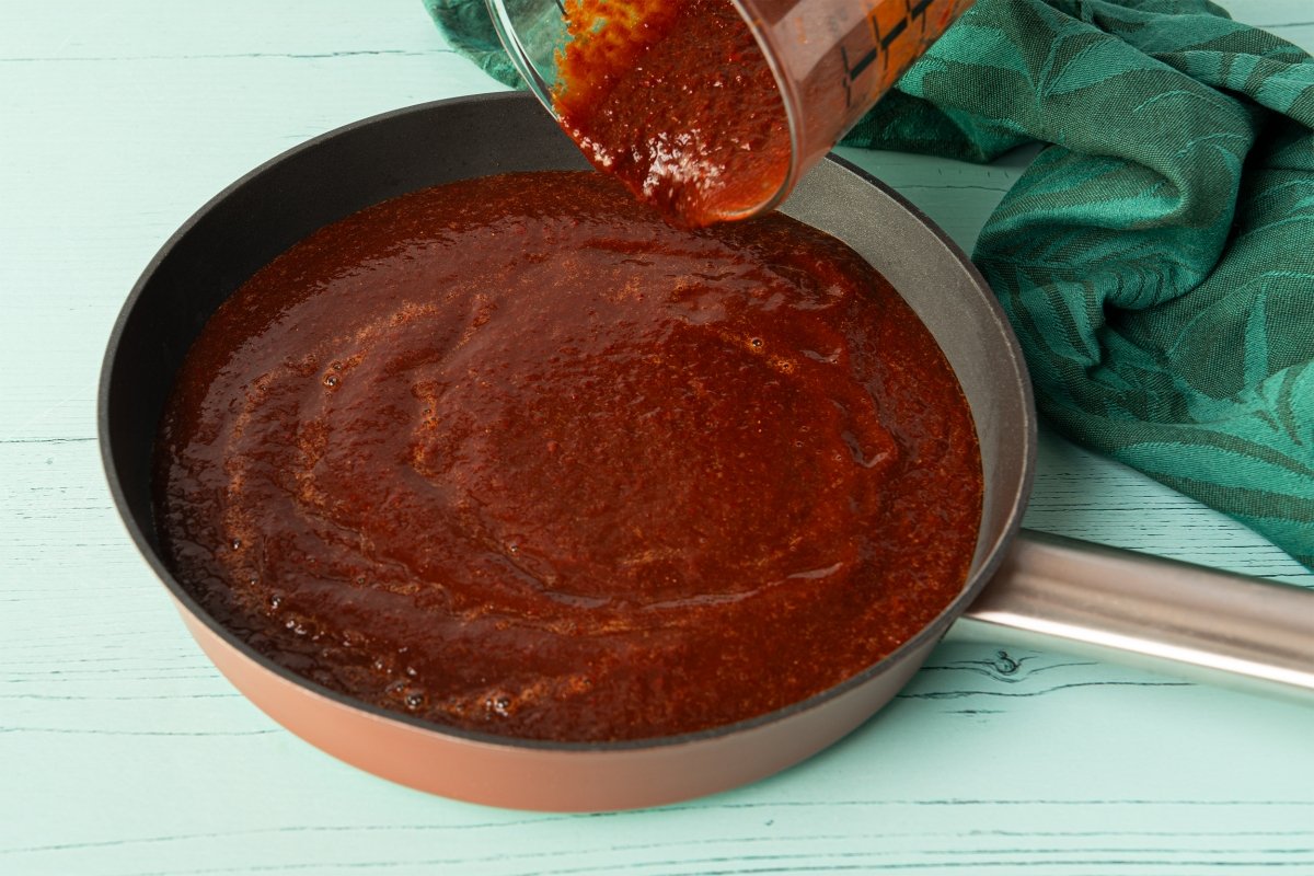 Salsa de chiles para el pozole rojo