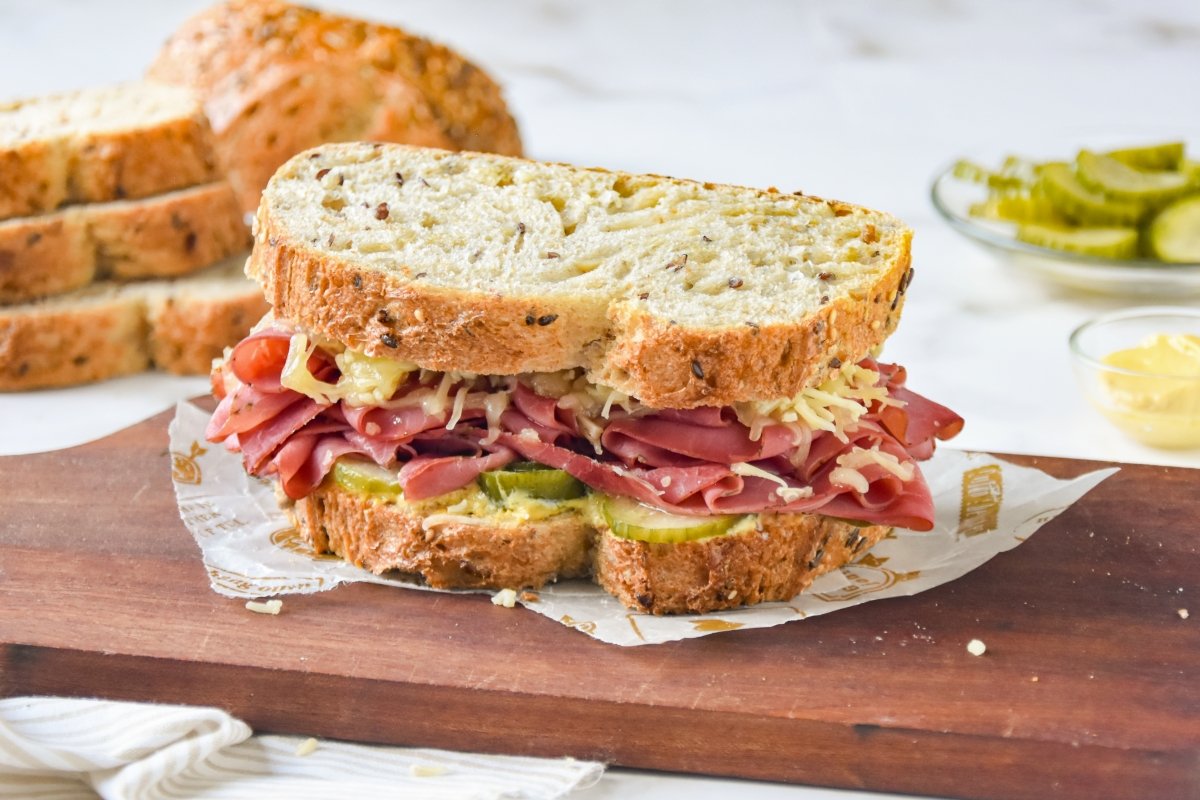 Sándwich de pastrami hecho en casa