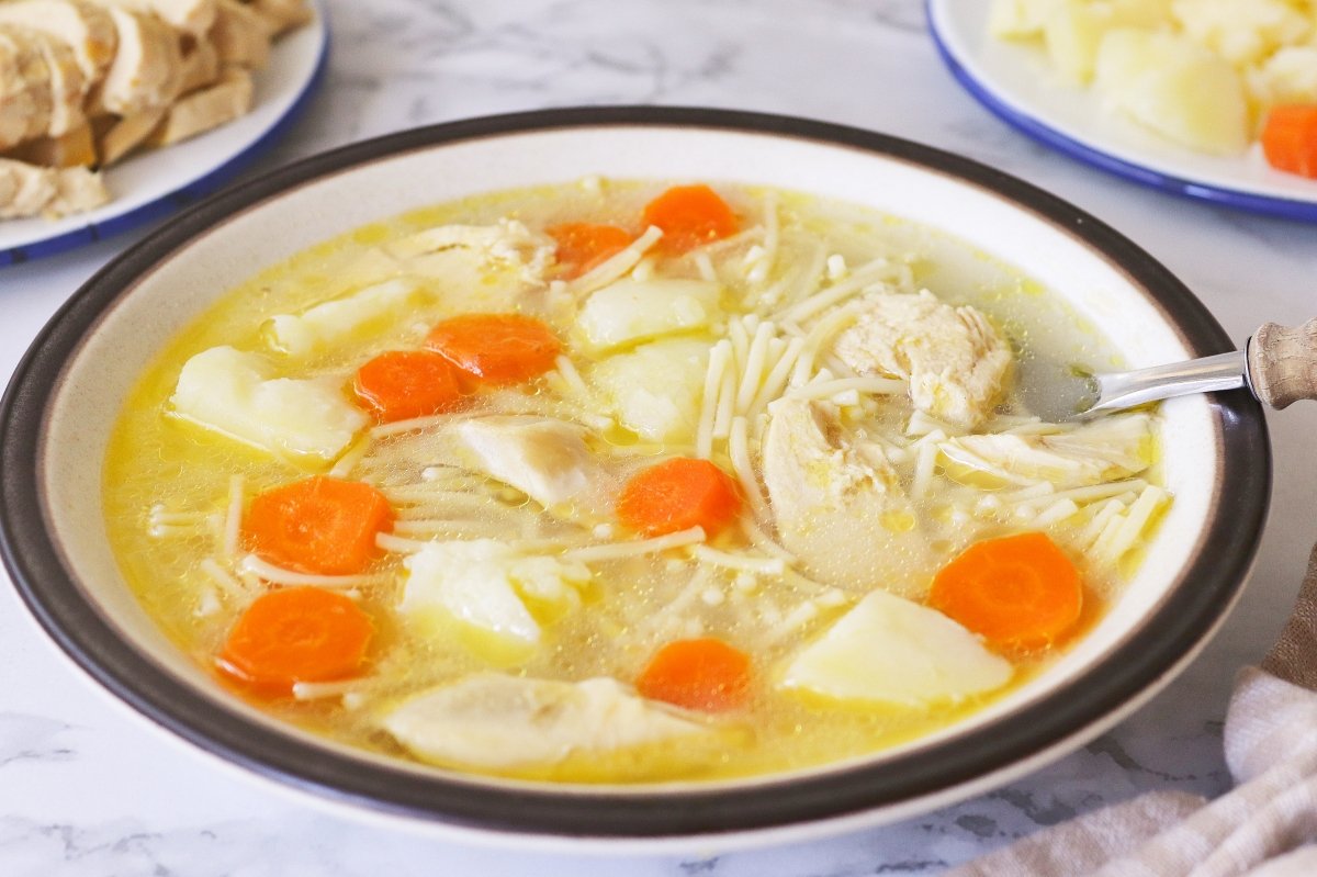 Sopa de pollo hecha en casa