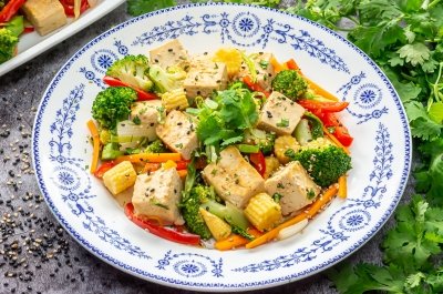 Tofu con verduras