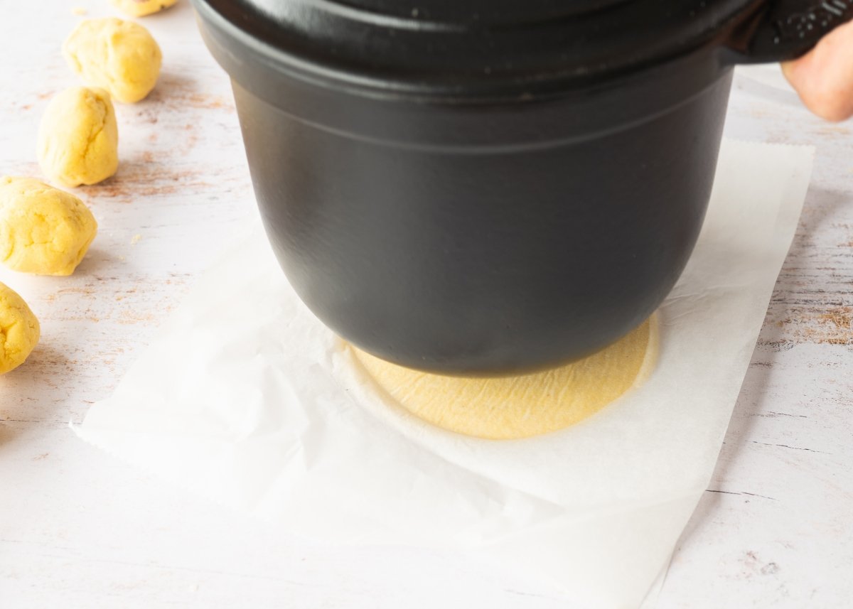 Tortillas de maíz formadas con el peso de una olla