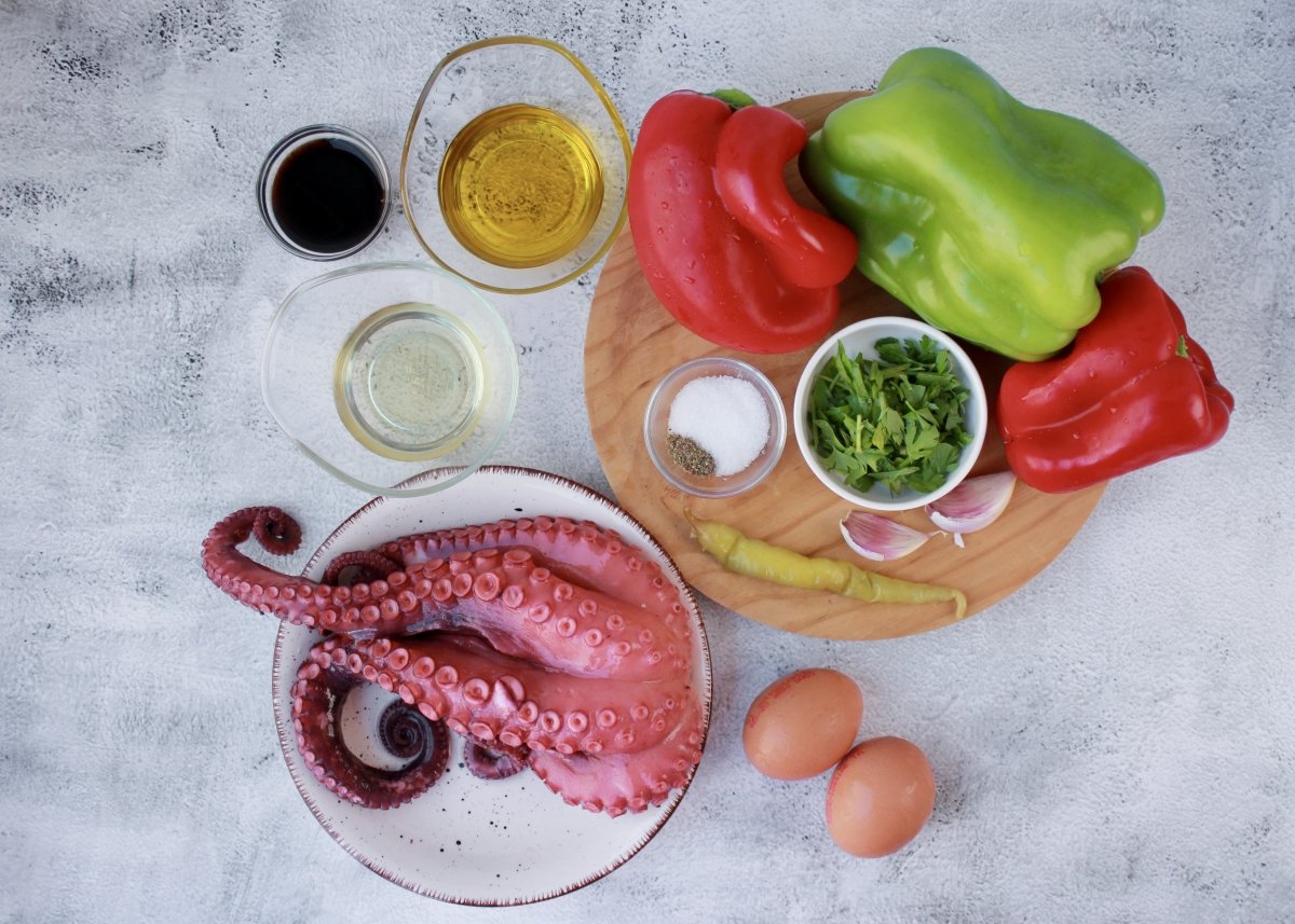 Vista de los ingredientes necesarios para hacer un salpicón de pulpo